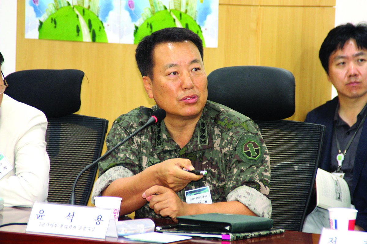 윤석용:전장환경 변화에 따른 포병 전투수행방법
